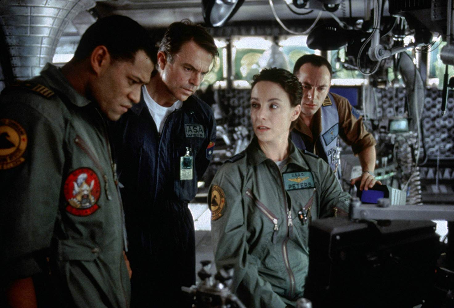 Laurence Fishburne, Sam Neill, Kathleen Quinlan, and Jason Isaacs in Event Horizon (1997)